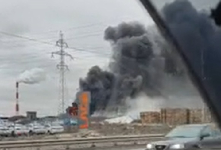 Над Мурманским шоссе заметили черный столб дыма от горящих покрышек