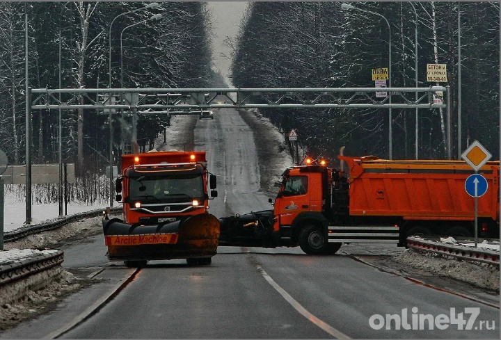В чистке дорог в Ленобласти задействовано порядка 500 единиц спецтехники