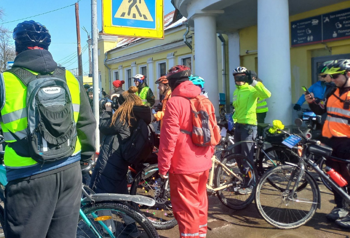 Большой велопробег гатчинцев финиширует в Павловске