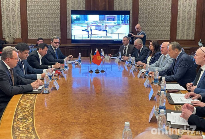 Александр Дрозденко провел встречу с полпредом президента Киргизии в Чуйской области Канатом Джумагазиевым