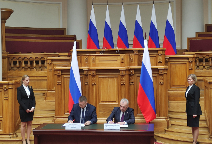 Законодательное собрание Ленобласти и Народный Совет ЛНР подписали соглашение о сотрудничестве