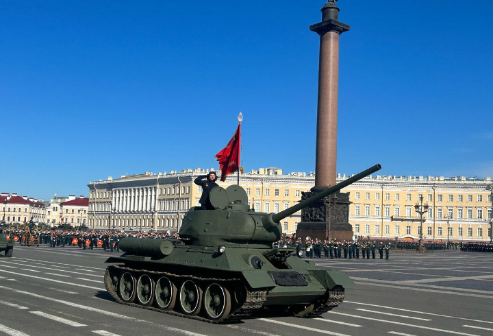 На Дворцовой площади Петербурга прошла репетиция Парада Победы