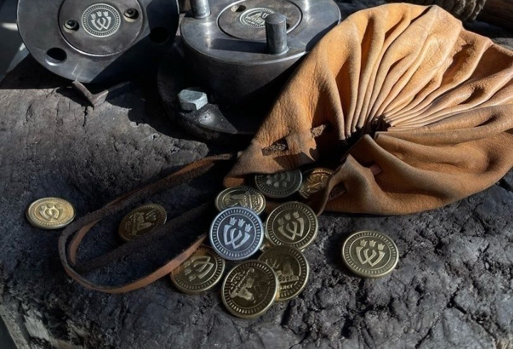 В Выборгском замке начали чеканить монеты к юбилею города