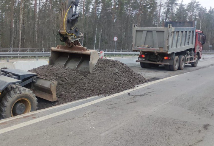 Ремонт трассы А-114 в Тихвинском и Волховском районах завершится в ноябре