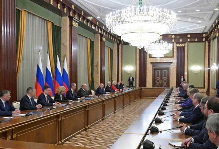 Правительство России и администрация президента РФ ушли в отставку