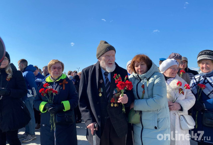 Губернатор Ленобласти поздравил с Днем Победы ветерана Великой Отечественной войны