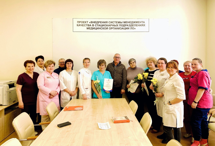 В Лужской межрайонной больнице отметили Международный день медсестры