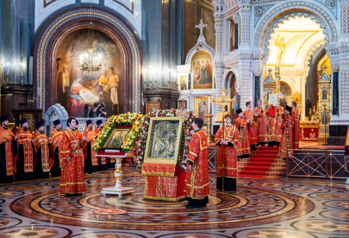 В Москву из Ленобласти доставили Тихвинскую икону Божией Матери