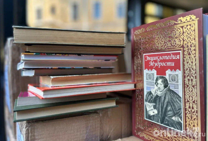 «Люди очень рады»: библиотеки Енакиево получили более 4000 книг из Ленобласти