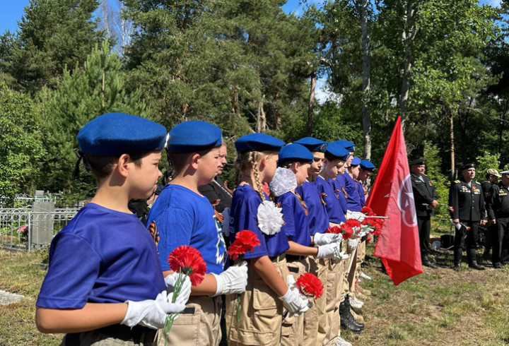 Останки 166 красноармейцев захоронили на месте подвига героев Свирского рубежа