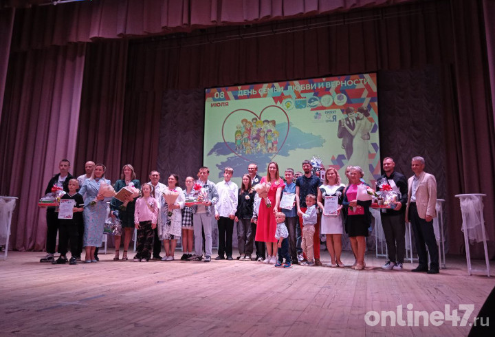 Победителей регионального этапа конкурса «Семья года-2024» наградили в Тосно