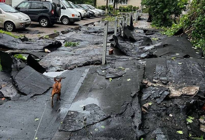 Из резервного фонда губернатора Ленобласти выделят средства на ремонт поврежденных ураганом крыш в Сланцах