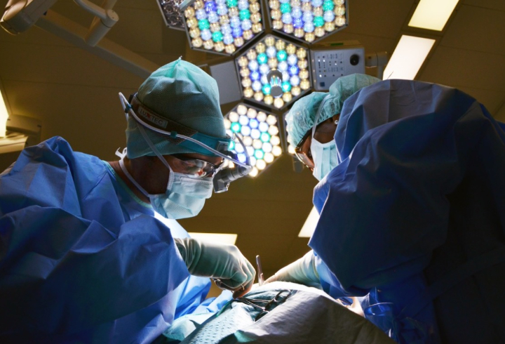 Хирурги Гатчинской больницы впервые провели сложную операцию беременной с острым аппендицитом
