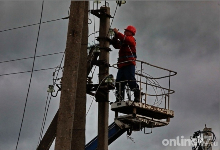 Энергетики защитили от грозы больше четырех километров электропроводов в Гатчинском районе