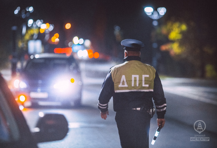Топор, выстрелы и алкоголь: ночью в Петербурге не без усилий задержали нетрезвого водителя