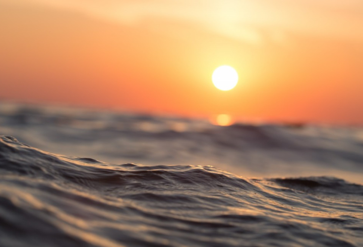На Верхнем Суздальском озере спасатели вытащили из воды едва не утонувших девочек-подростков
