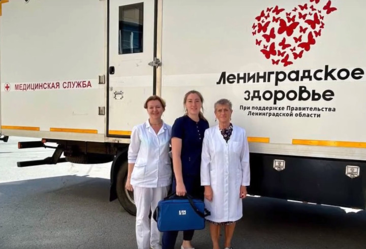 К жителям Киришинского района прямо на работу приехали врачи