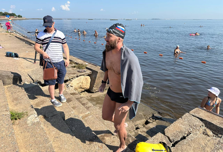 Петербуржец трижды переплыл Финский залив за 28 часов