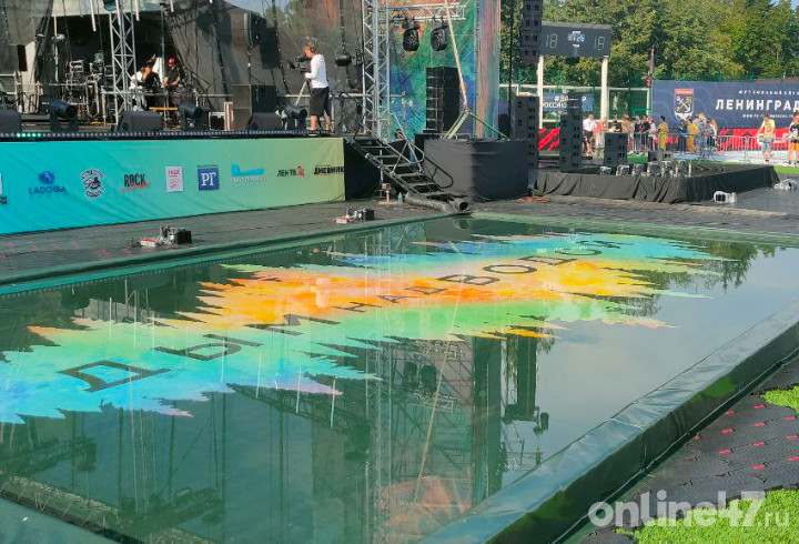 Музыкальный фестиваль «Дым над водой. От классики до рока» начался в Рощино