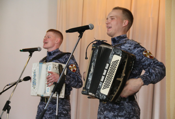 Росгвардейцы Санкт-Петербурга провели концерт в поддержку участников СВО