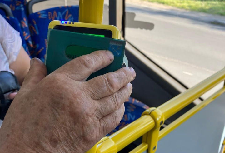 В Ленобласти на автобусных маршрутах тестируют использование стационарных валидаторов