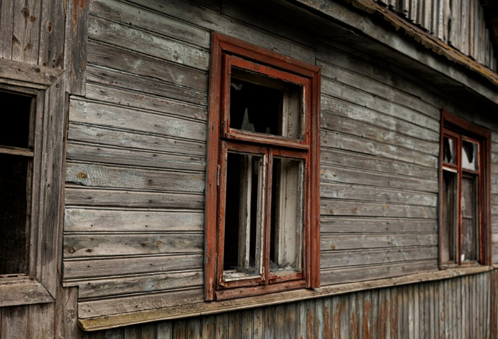 Бастрыкин взял на контроль ситуацию с нарушением прав жильцов старого дома в Выборге