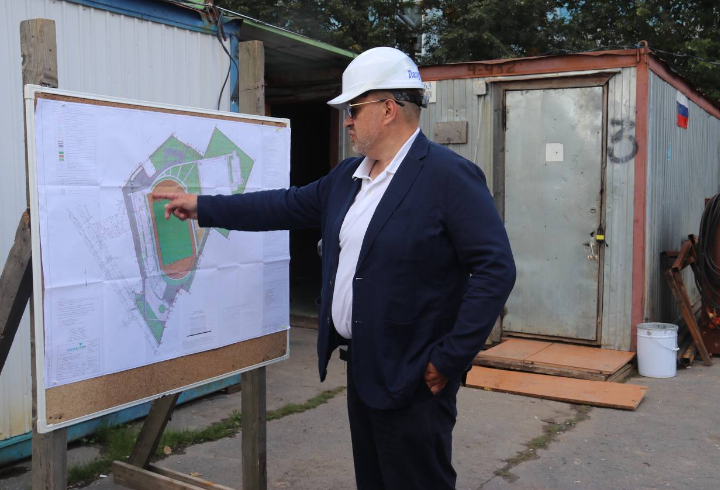 В Киришах продолжается реконструкция стадиона «Нефтяник»