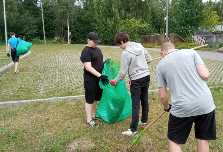 В Приозерске продолжается благоустройство территории возле Политехнического колледжа