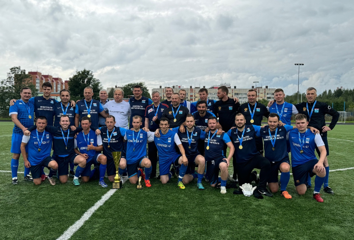 В честь Дня Ленобласти команды правительств 47-го региона и Петербурга провели товарищеский матч по футболу