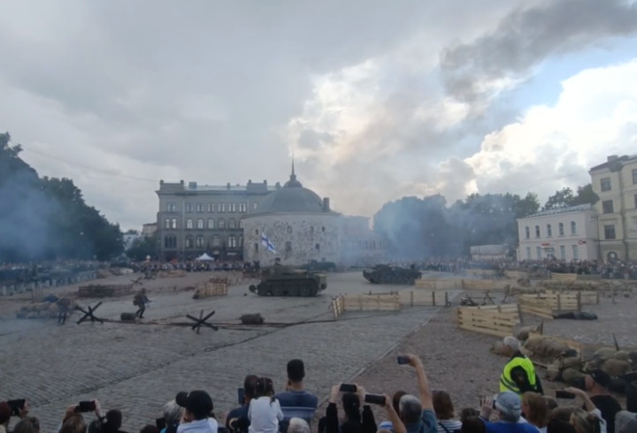 В центре Выборга развернулась масштабная реконструкция наступательной операции