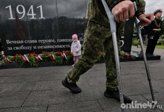 Вечная слава героям: как во Всеволожске ветеранов боевых действий чествовали
