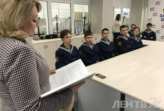 Подростки Ленобласти посетили выставку о героях СВО в Гатчине