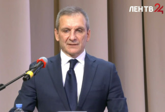 Роман Марков представил ключевые параметры и приоритеты бюджета Ленобласти в 2026 году на публичных слушаниях
