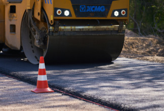 Ленобласть ремонтирует подъездные дороги к небольшим населенным пунктам
