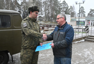 В Выборгском районе Ленобласти передали автомобиль УАЗ военнослужащим для нужд СВО