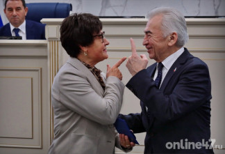 День награждений и важных решений: как прошло 74-е заседание Заксобрания Ленобласти