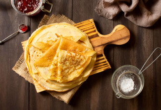 Блин не комом, а по карману: как за год изменилась стоимость масленичного угощения в Ленобласти