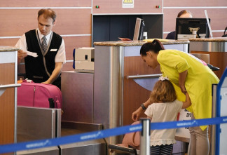 Минтранс России изменит правила рассадки семей с детьми на авиарейсах