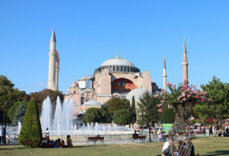 Отказываются от ОАЭ, но едут в Турцию: какие направления выбирают россияне после конфликта на Ближнем Востоке