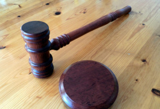 Суд в Петербурге отправил ранее пропавшего подростка из Янино под домашний арест