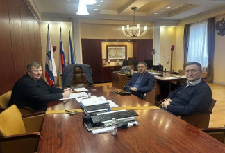 Сергей Яхнюк обсудил с руководством Ломоносовского района развитие территории и поддержку участников СВО