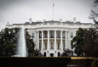 Трамп смягчил правила морских перевозок на 60 дней для снижения цен на топливо