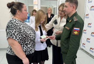 Семьям семи погибших героев СВО вручили Ордена Мужества в Гатчине