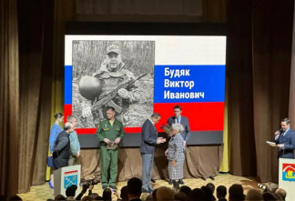 Александр Дрозденко вручил государственные награды героям СВО