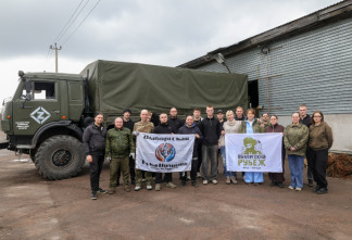 Волонтеры Выборгского района Ленобласти передали бойцам стройматериалы, оборудование и 100 домашних куличей