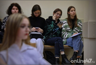 Перенести экзамены по семейным обстоятельствам: новую меру поддержки для студентов-родителей предложили в Госдуме