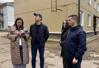 Сотрудники комитета госжилнадзора Ленобласти проверили дом в Ивангороде, где провалился пол