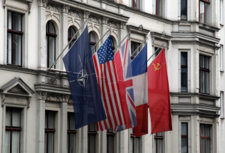 Существование блока окажется под угрозой: политолог Шаповалов о последствиях выхода США из НАТО