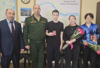 Вдовам участников СВО передали государственные награды в Подпорожье