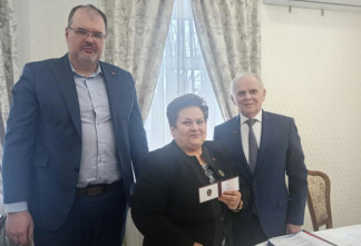 Руководителям предприятий потребкооперации Ленобласти вручили медали Центросоюза «За помощь СВО»